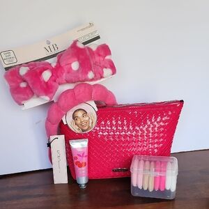 BCBG VALENTINES Pink Cosmetic Bag and Accessories Set